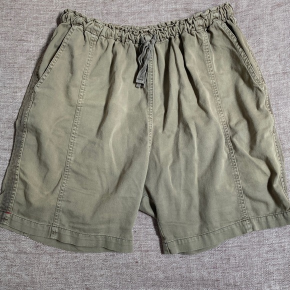 XiRENA women's Sage Green Shorts Size M - Picture 1 of 7